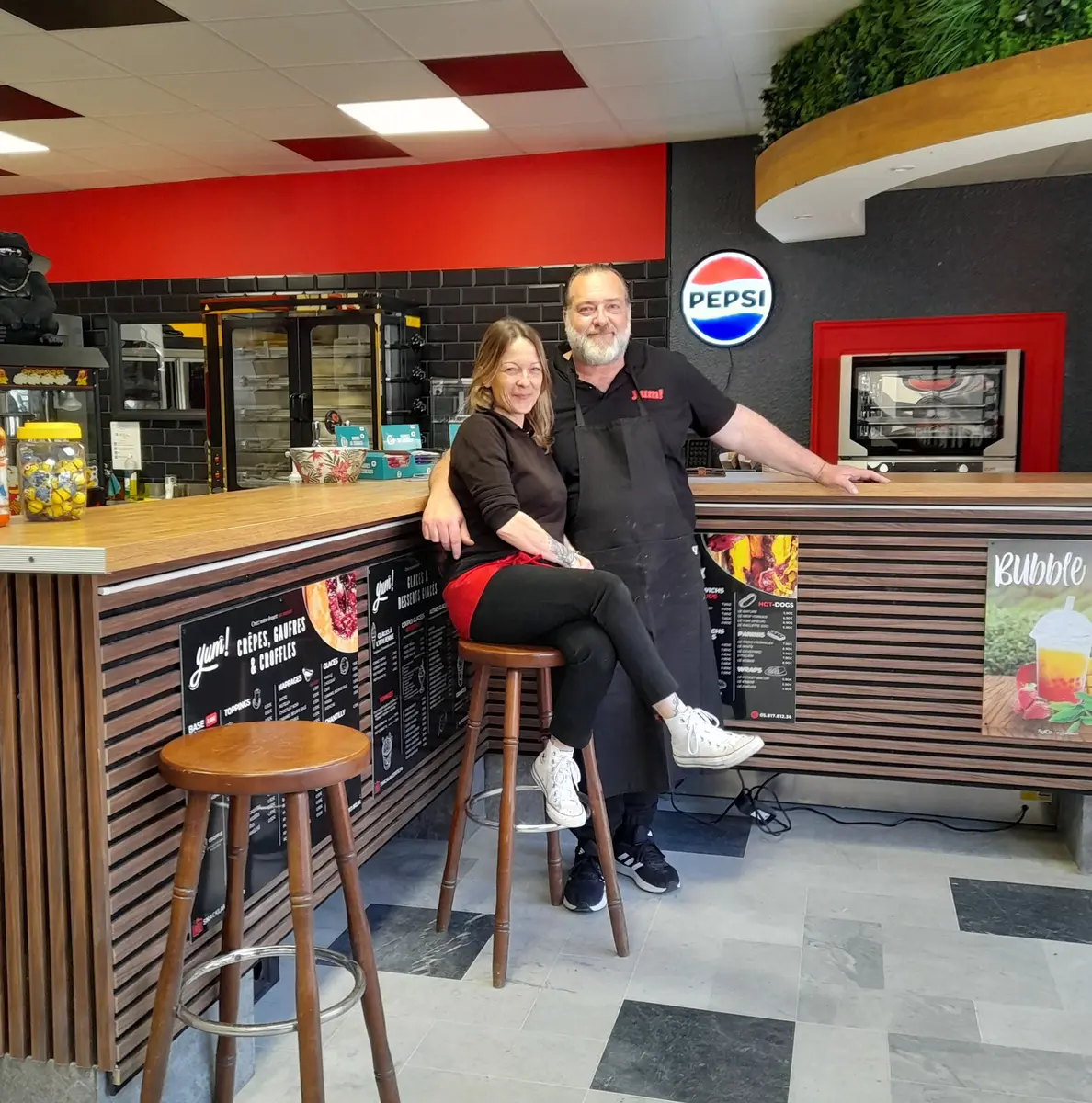 Stephanie et François au comptoir du Yum