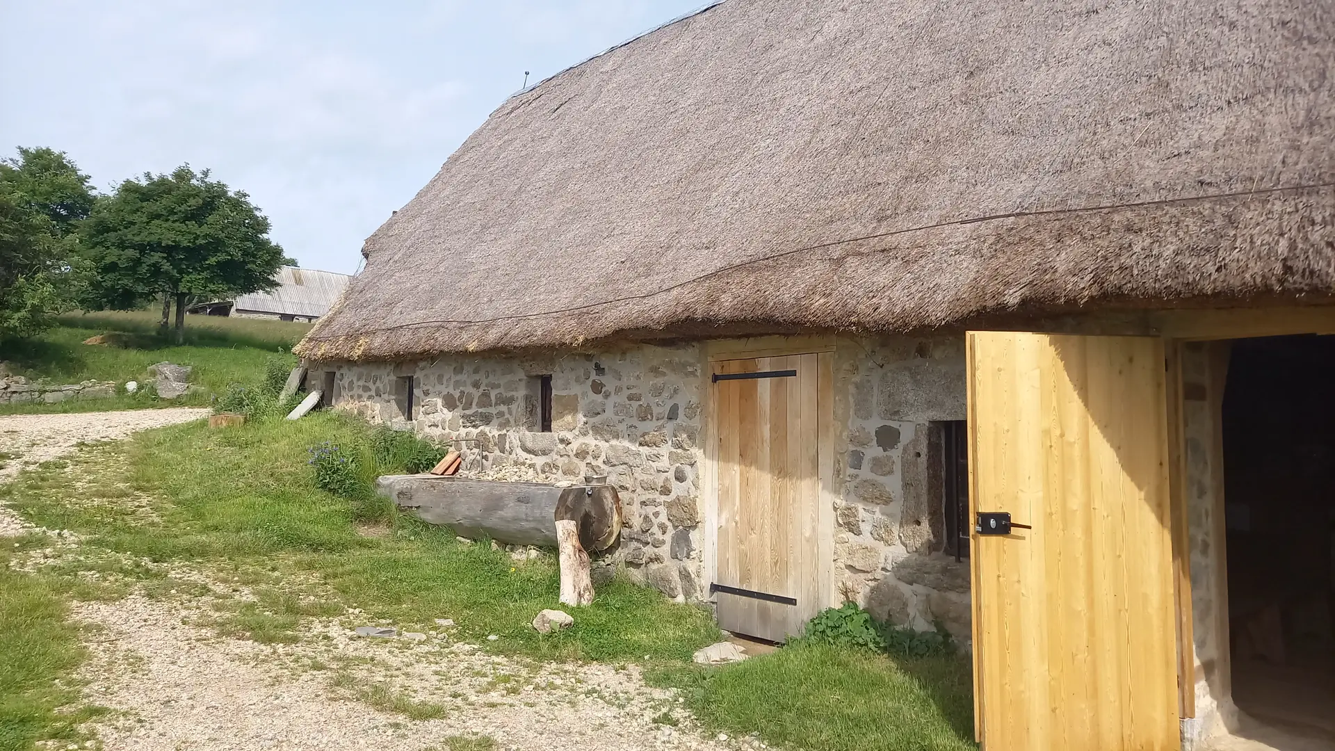 Au coeur des plateaux du Livradois-Forez, partez à la découverte de la jasserie du Coq Noir