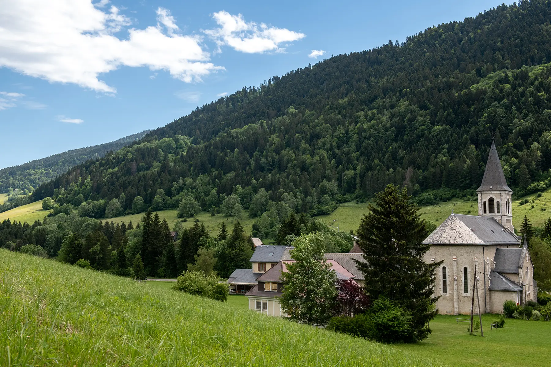 Hameau de St Hugues et son église