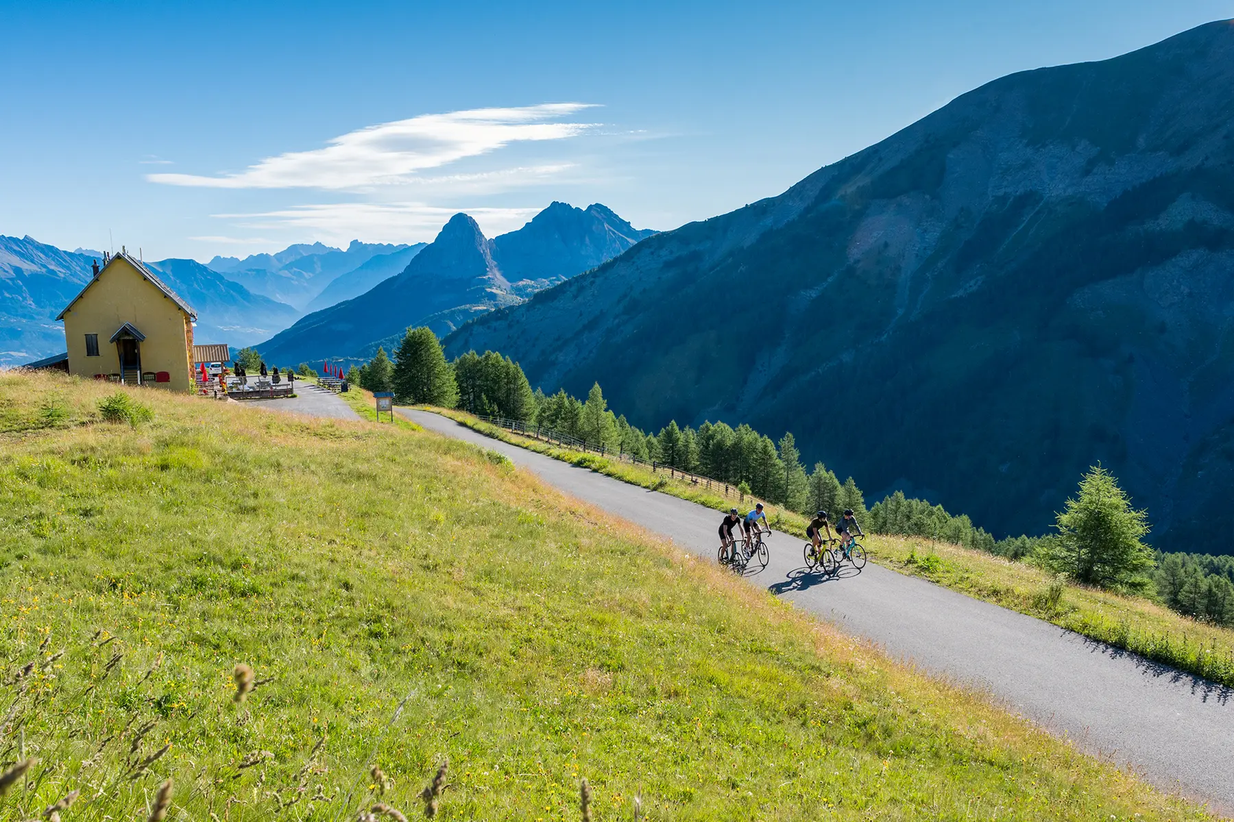 Cyclistes sur le col d'Allos