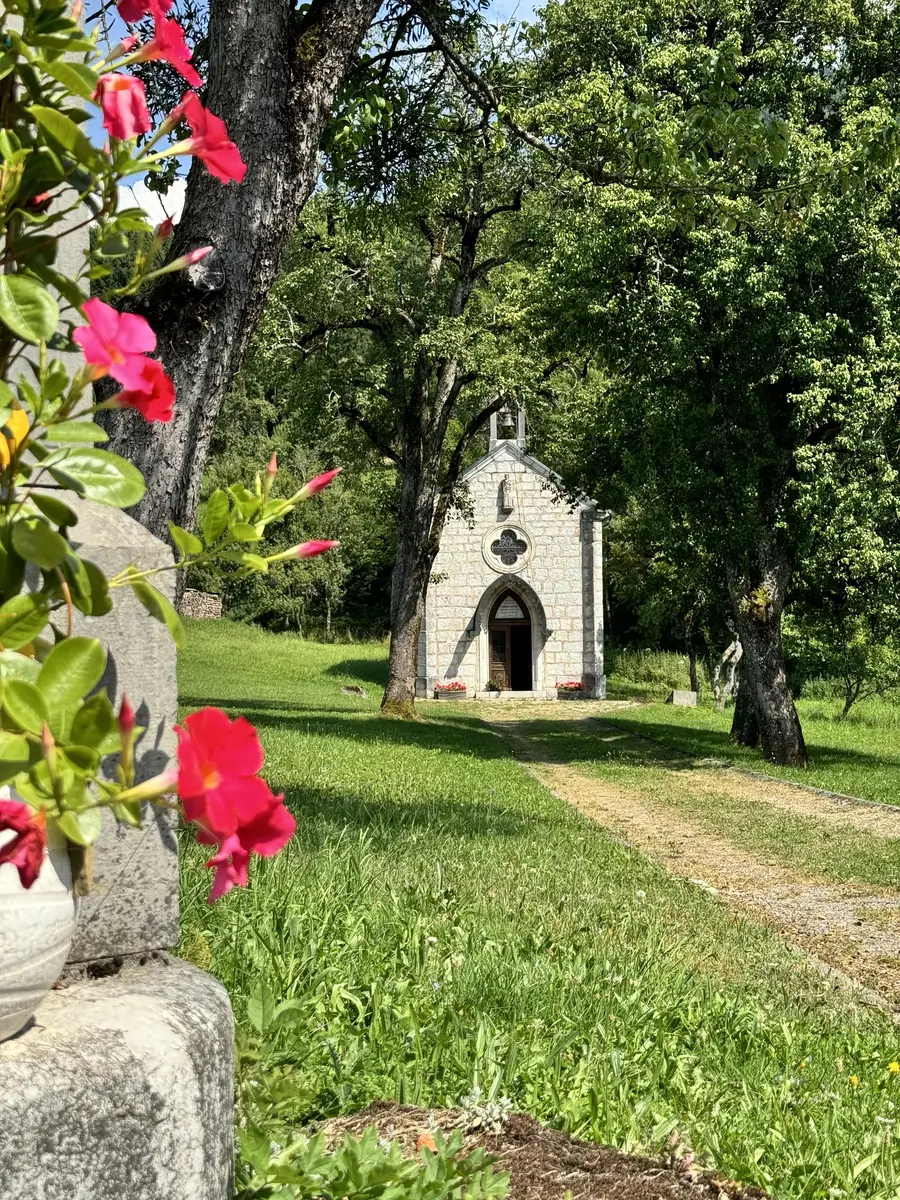 chapelle en fleurs