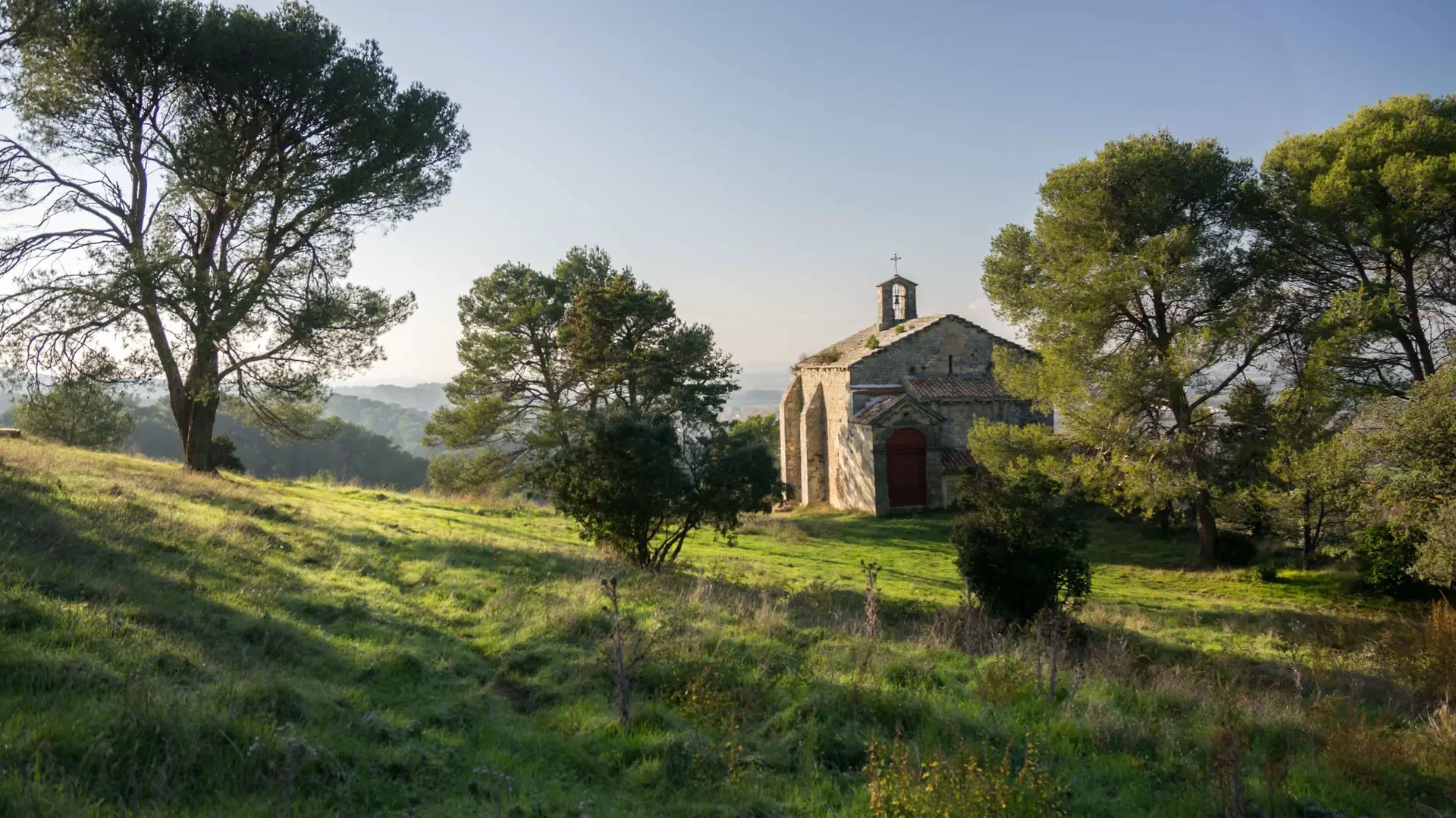 Lumière hivernale sur la chapelle de Notre-Dame du Château