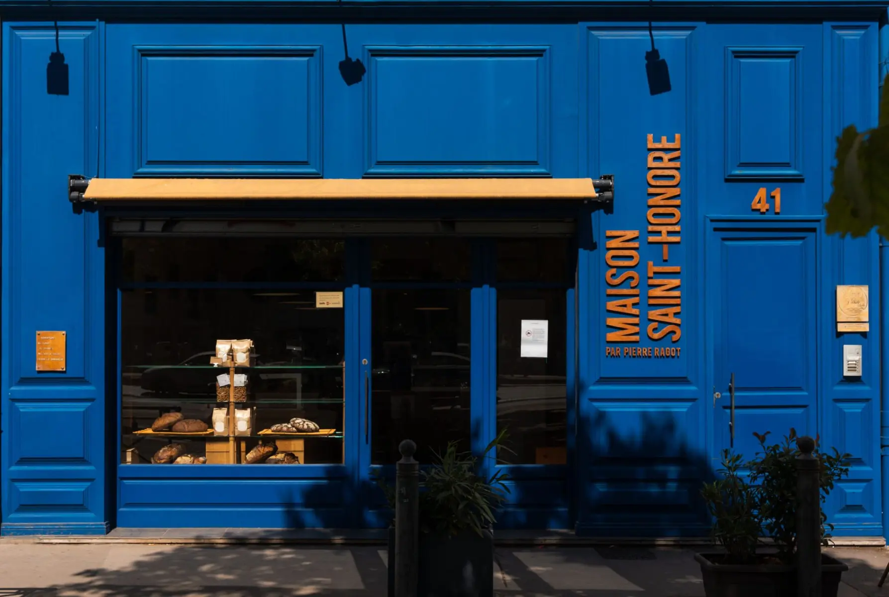 devanture de la boutique toute bleu