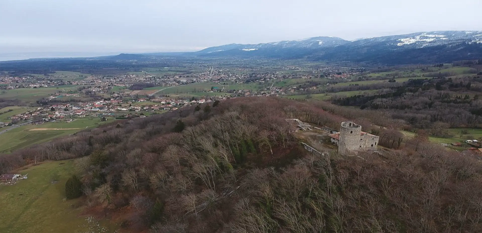 Vue aérienne de la Tour de Langin