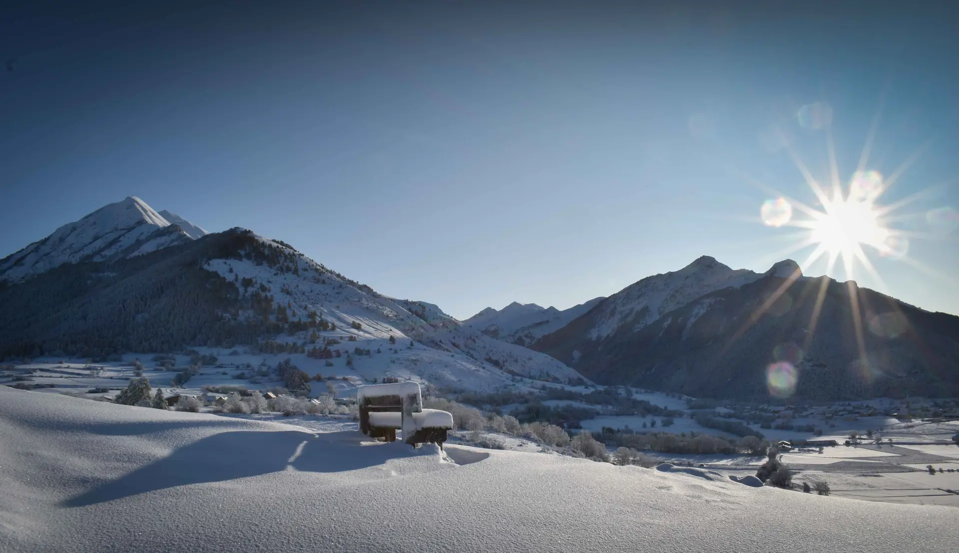 Vue sur la plaine d'Ancelle depuis  la moraine