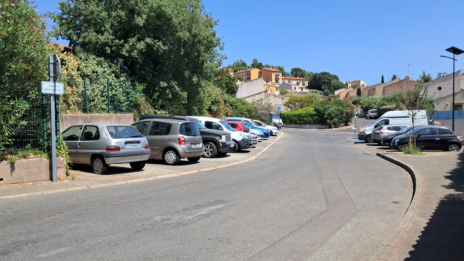 Parking traverse Buissonnière_Cogolin