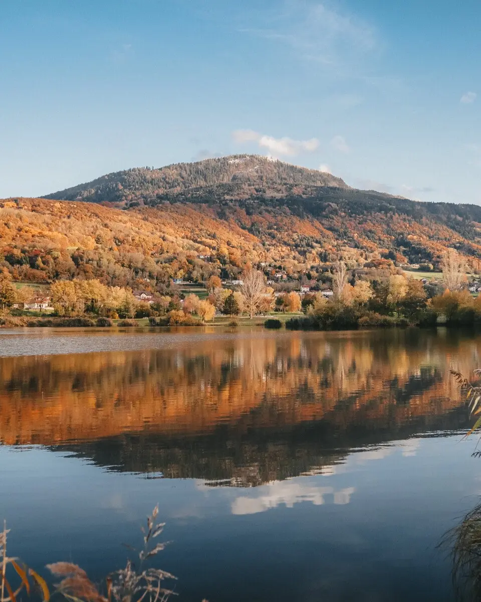 Vue sur les Voirons depuis le lac de Machilly