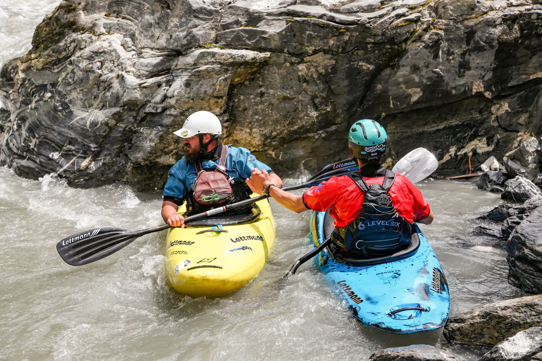 Kayakistes sur le Giffre