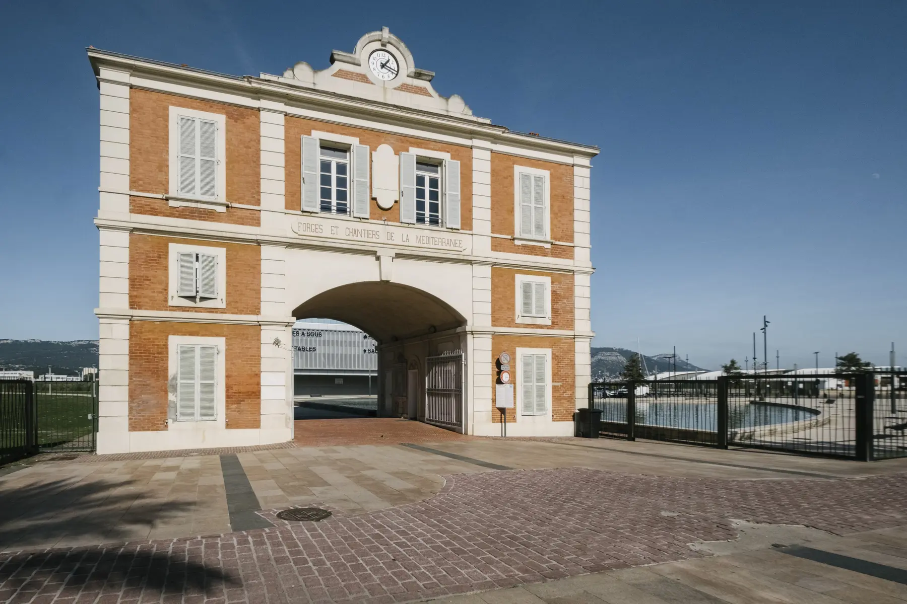 Ancienne porte des chantiers navals