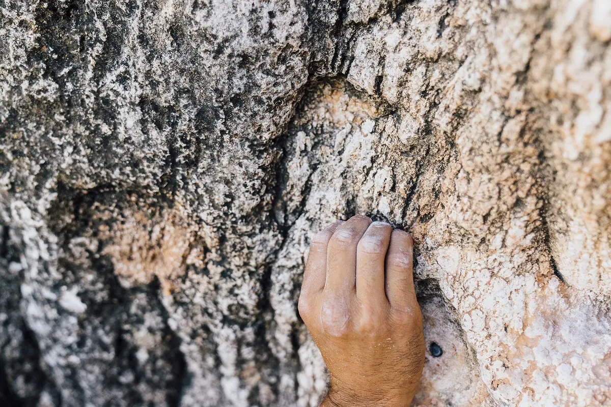 Escalade main falaise