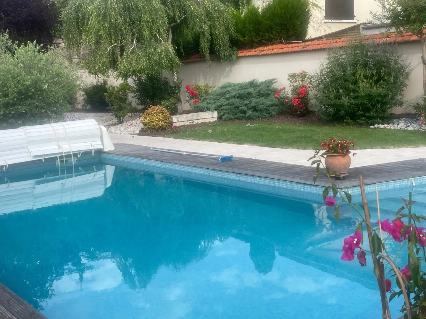 Accès à la piscine :10h-12h et 15h-18h