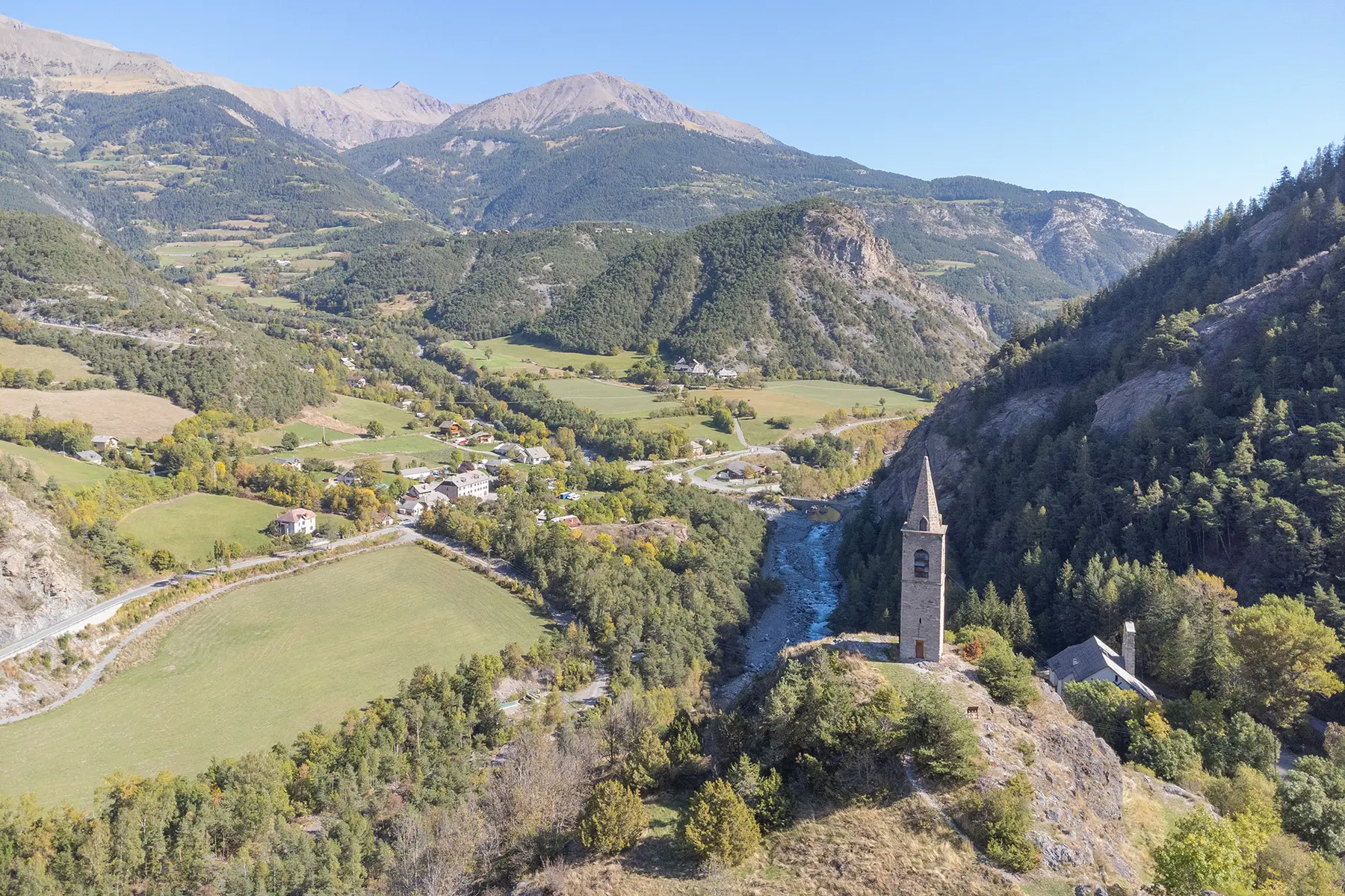 Méolans-Revel et le clocher Saint-Julien