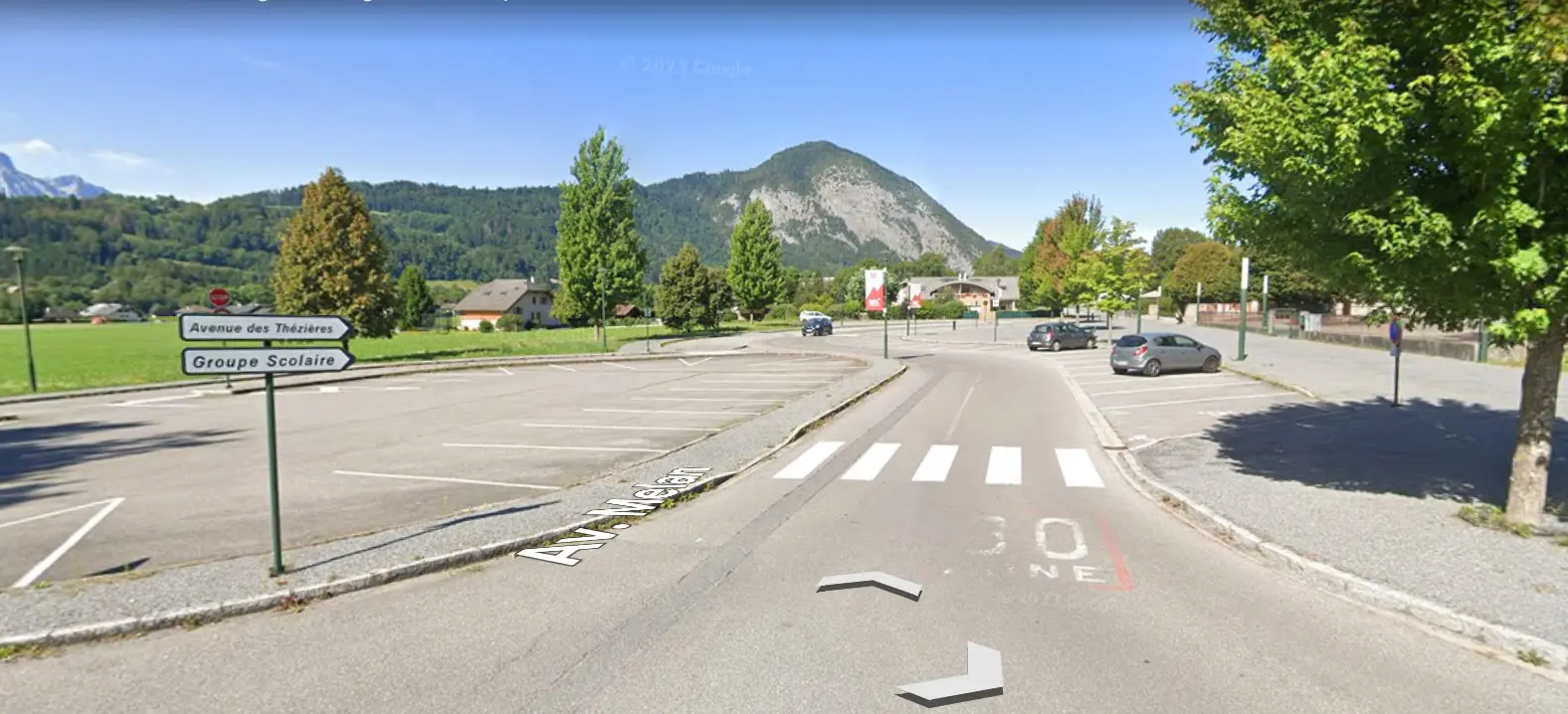 Parking Mélan et Groupe scolaire