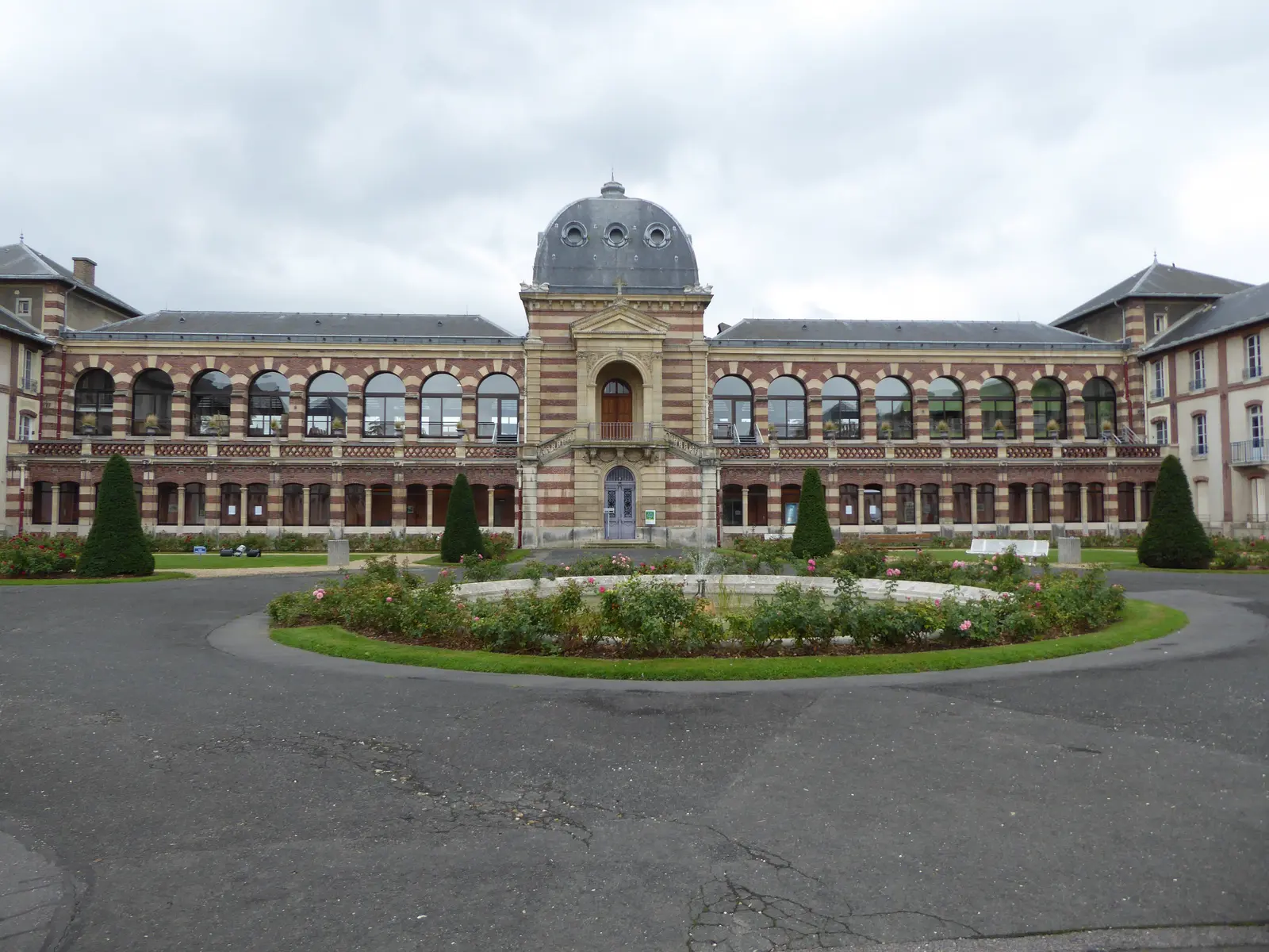 Façade de l'Hôpital du Vésinet