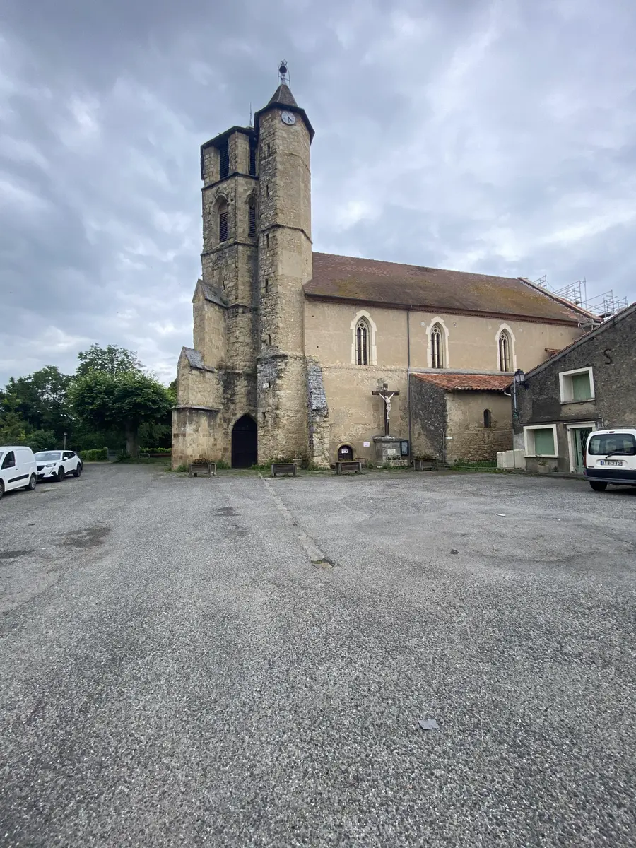 Parking de l'église Daumazan-sur-Arize