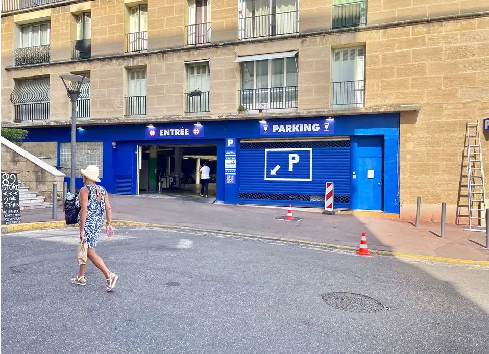 Au parking du Vieux Port