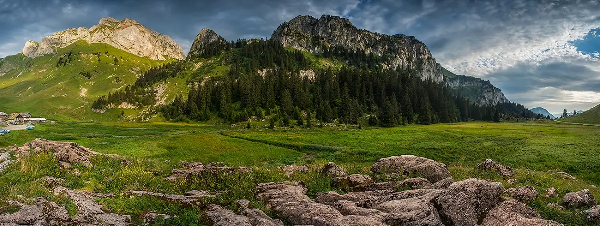 Site de Bise au pied du massif des Cornettes de Bise
