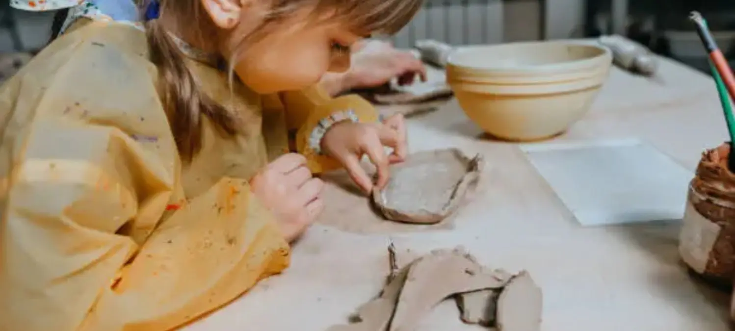 Atelier modelage en plâtre enfant