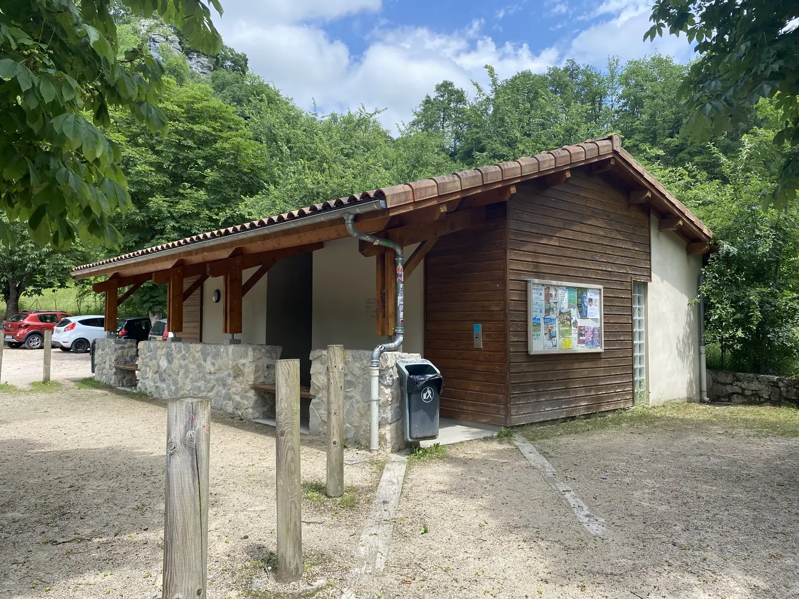 Toilettes publiques parking de la grotte