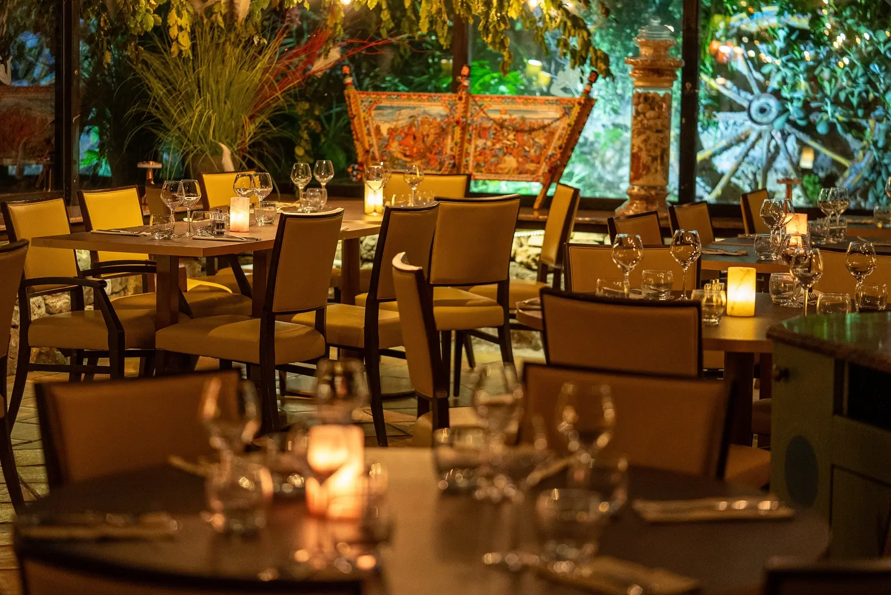 Tables intérieures restaurant Villa Paradis'O