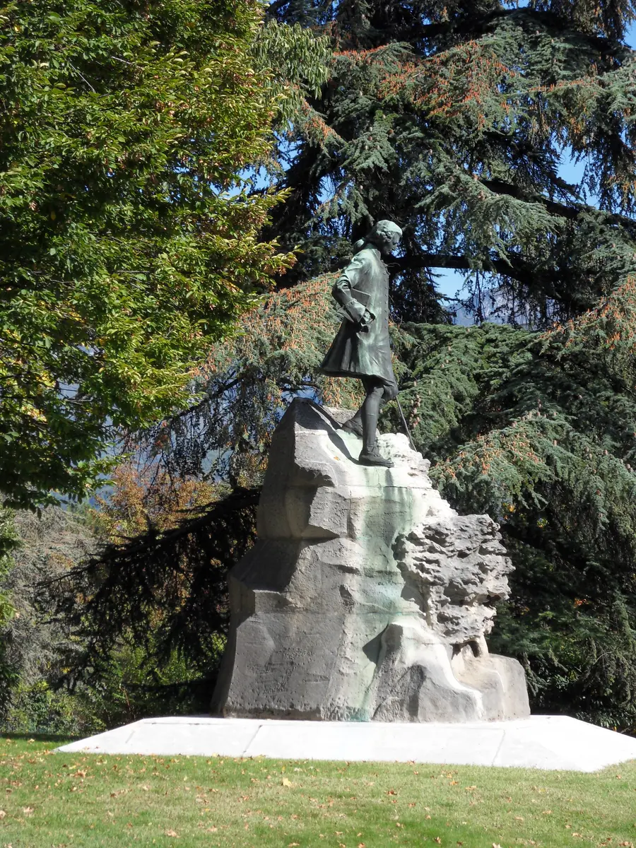 La statue de JJ Rousseau au parc du clos Savoiroux