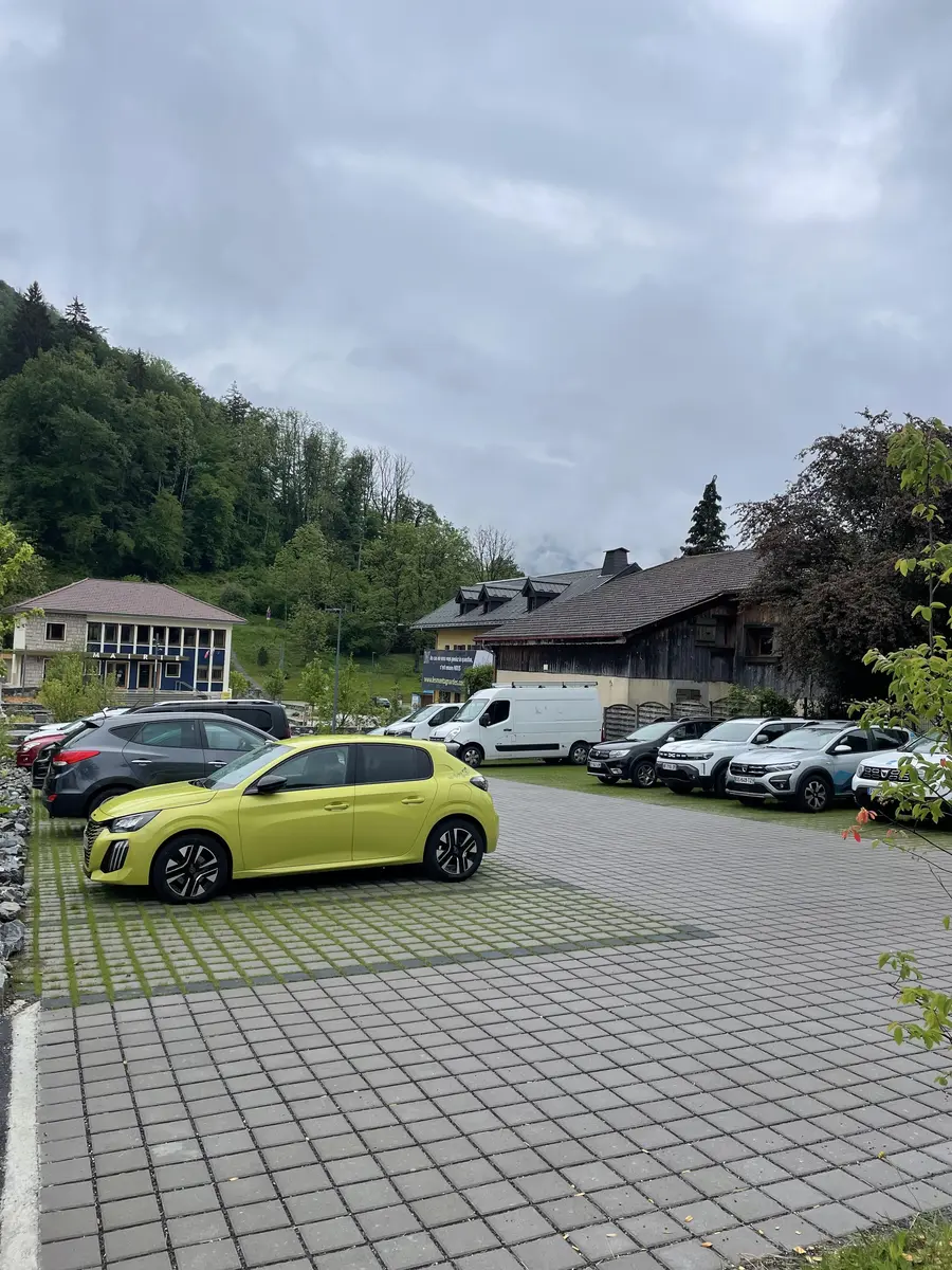 Parking en face de la mairie