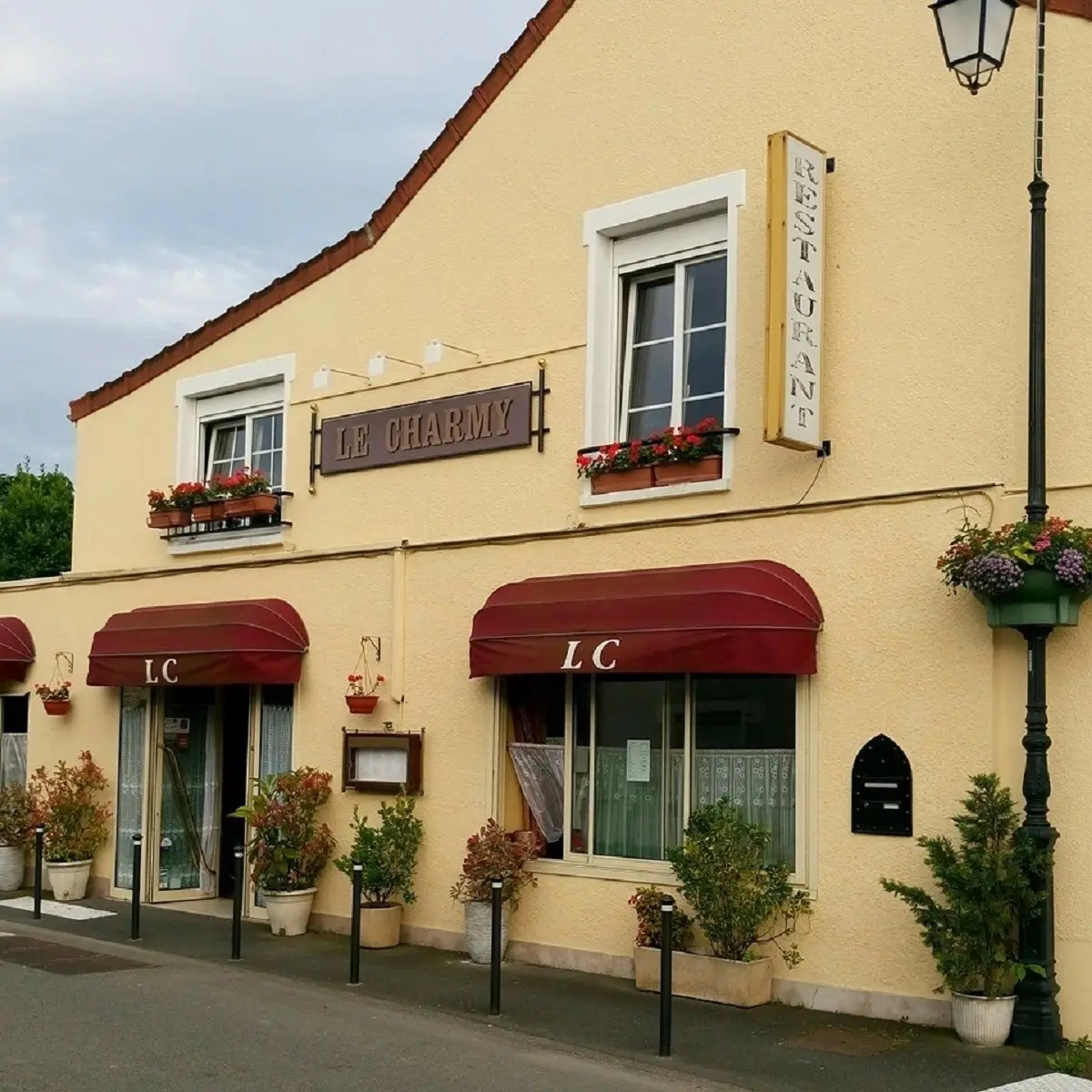 facade restaurant