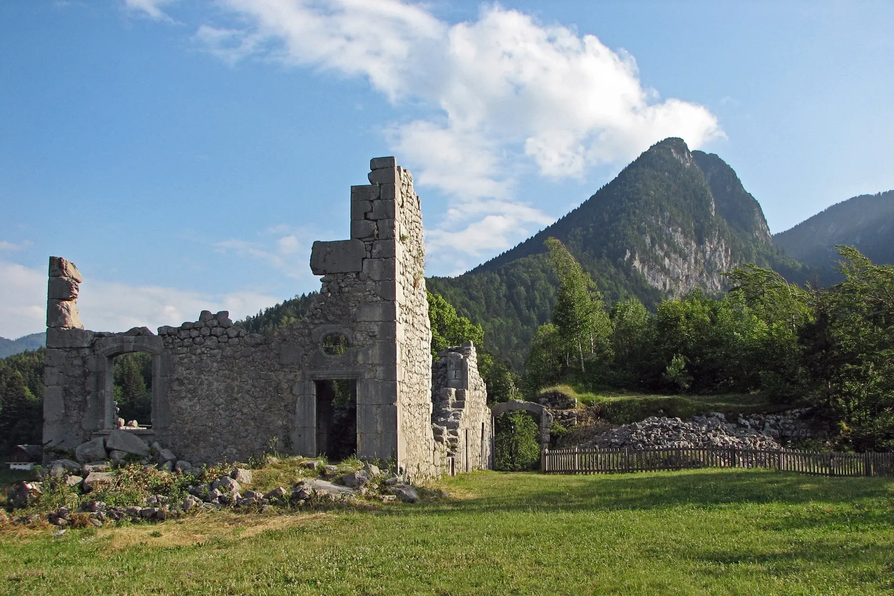 Ruines du château de Montbel