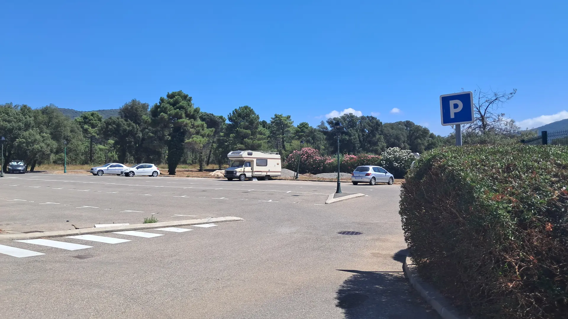 Parking rue du Courrier du Sud_La Mole