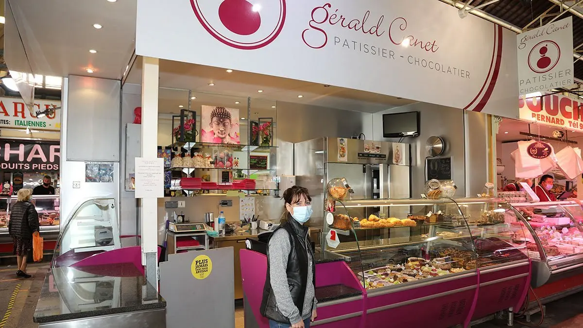 Etale de la pâtisserie aux halles de Menton