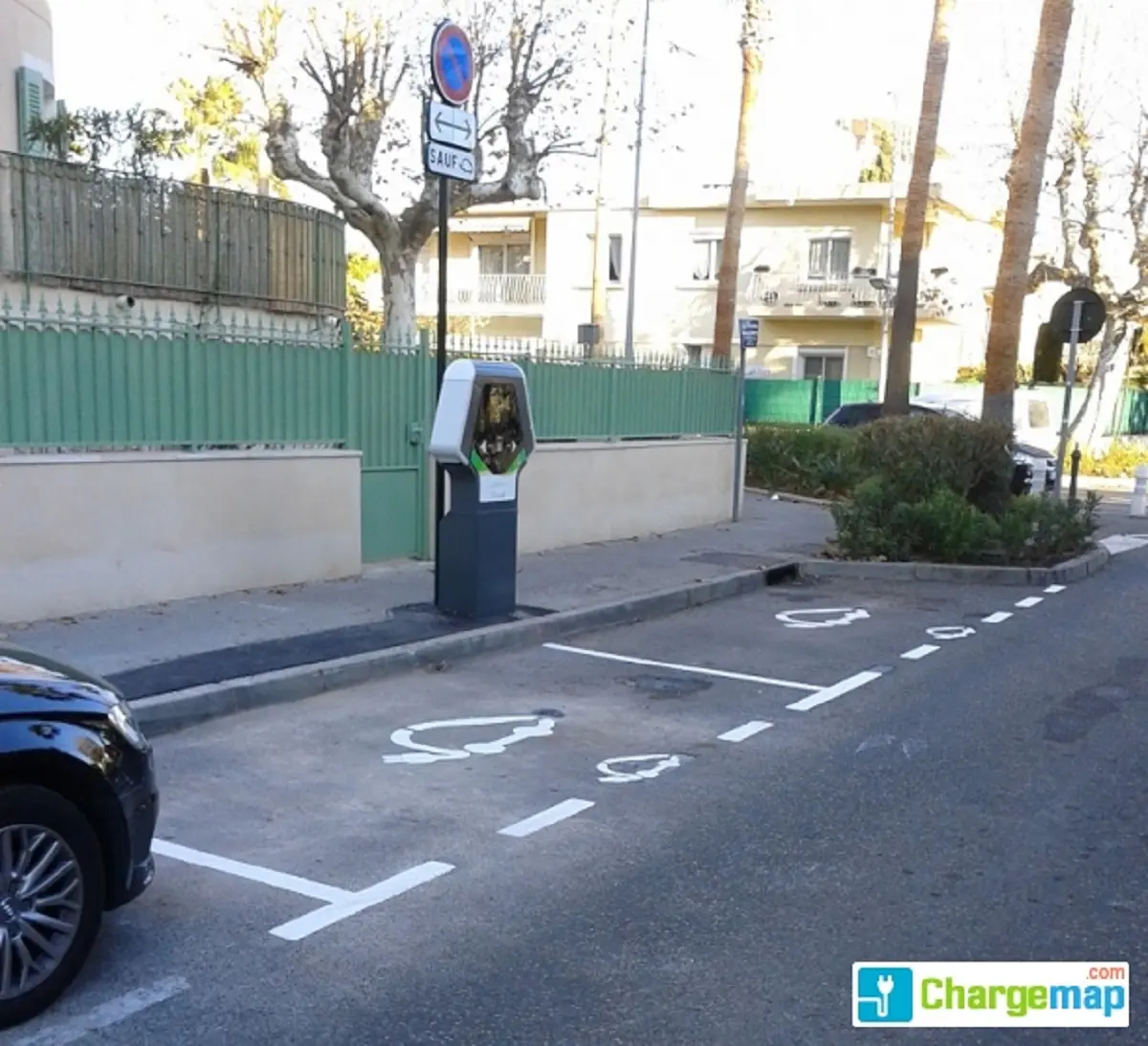 Electric charging station