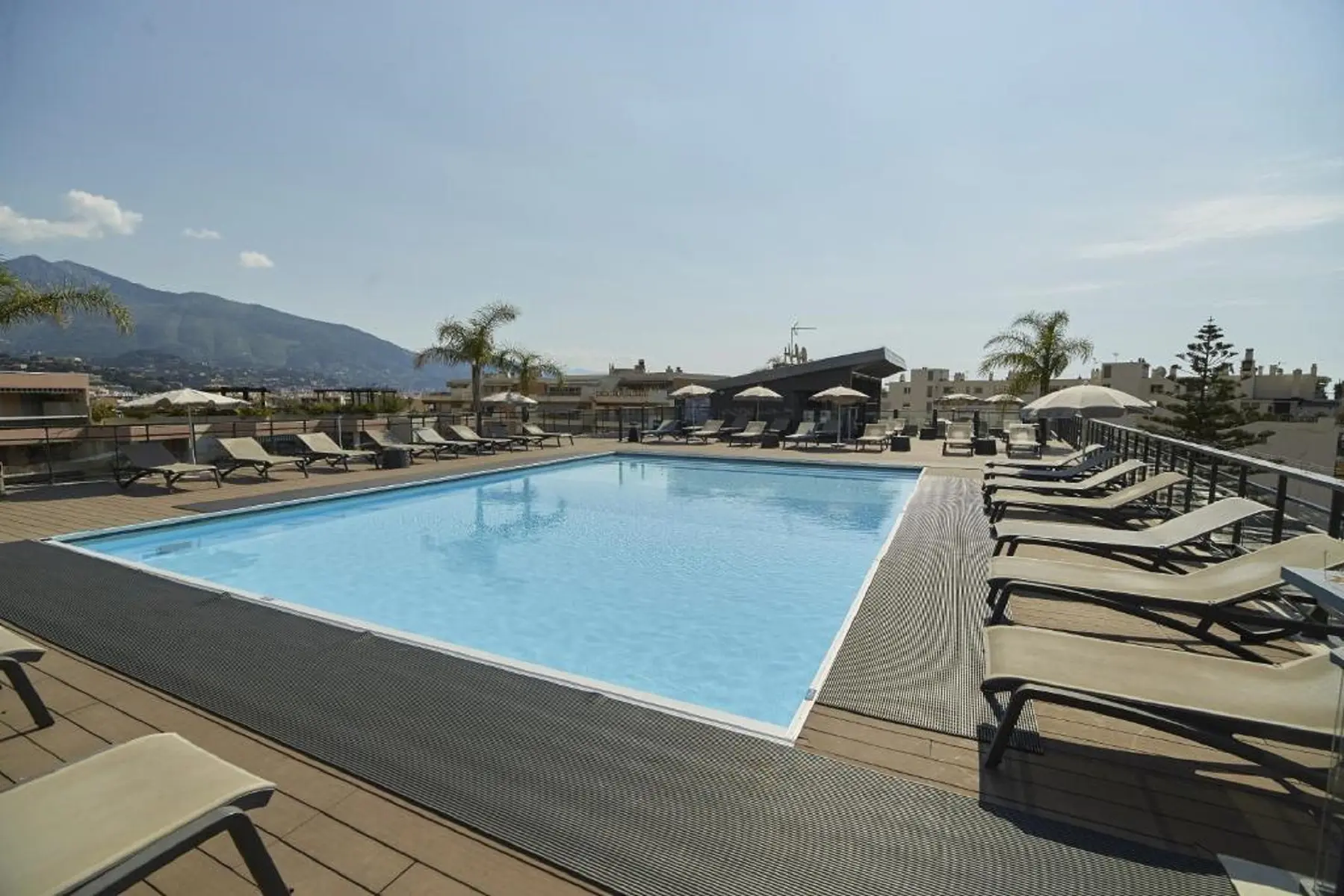 Piscine sur le toît de la résidence