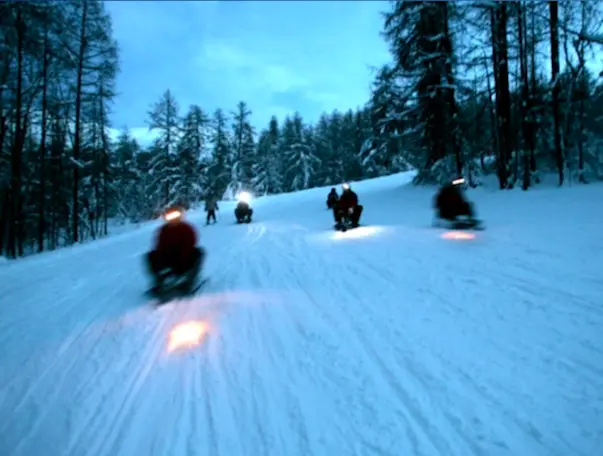 Evasion nocturne : raquettes et luge sur les pistes de Chaillol