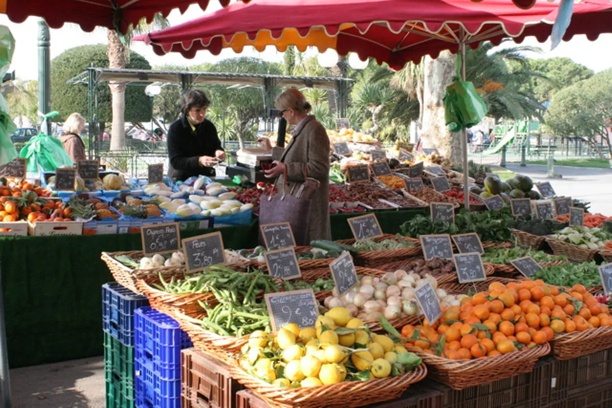 Marché quotidien Sanary Var