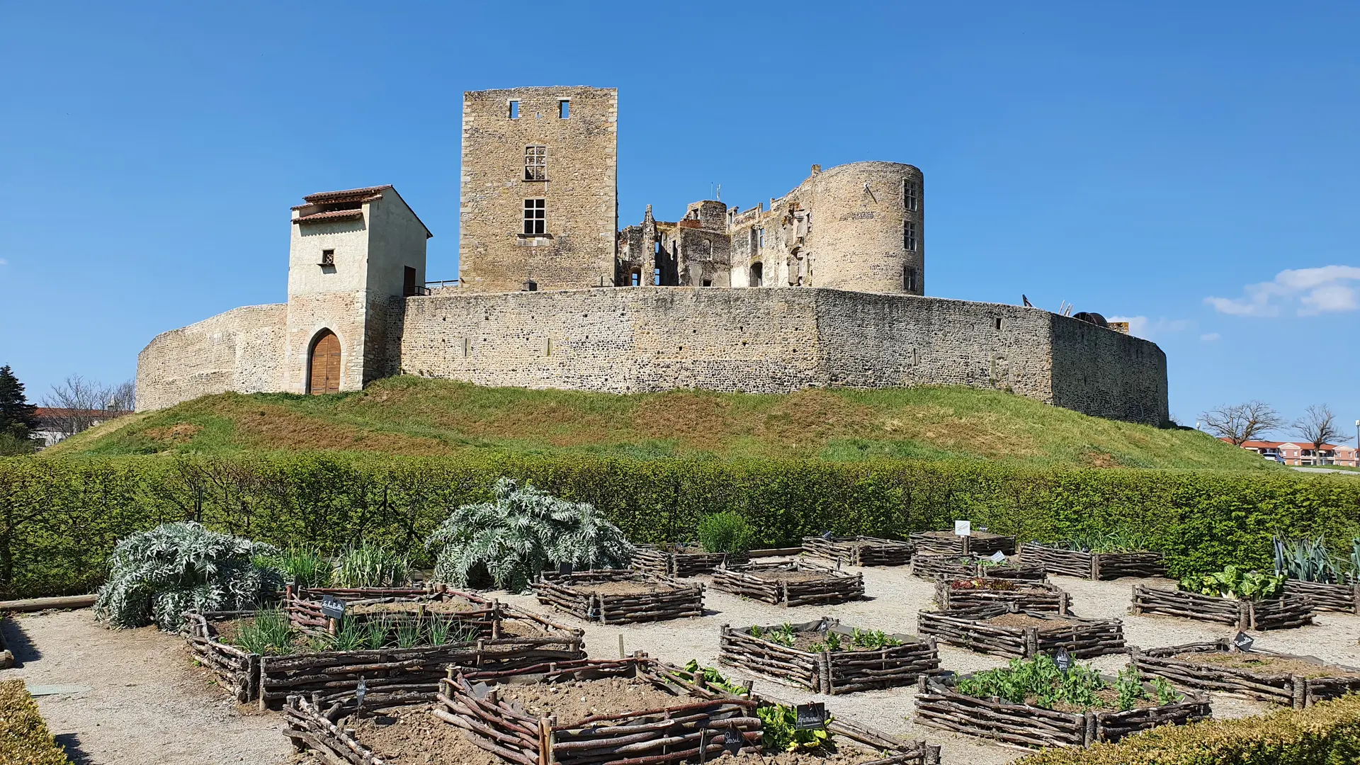 Château de Montrond-les-Bains