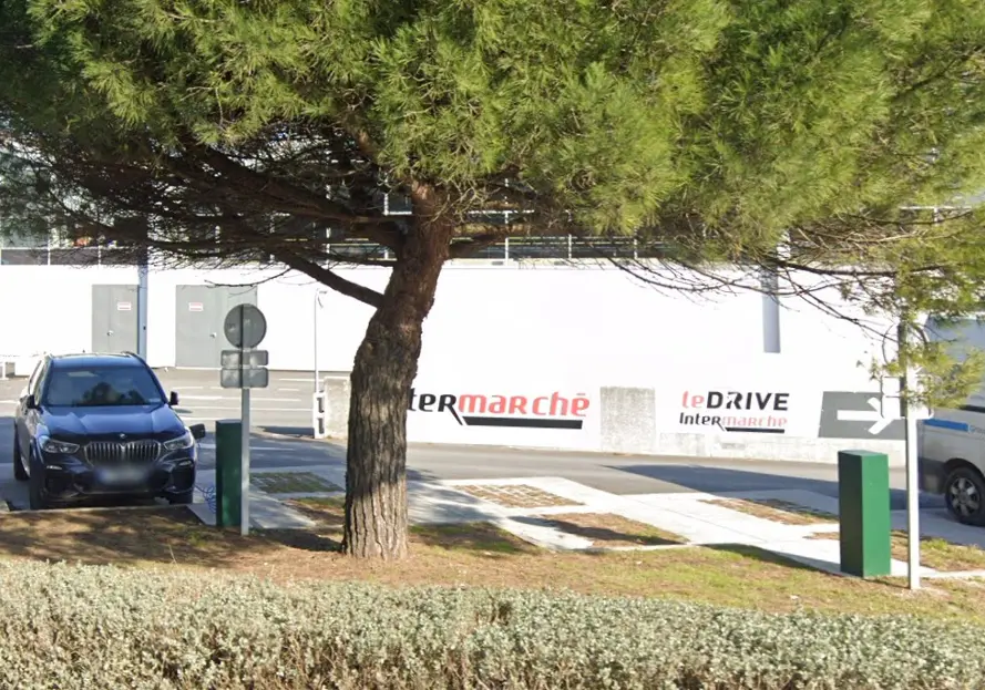 Places de parking avec borne de recharge