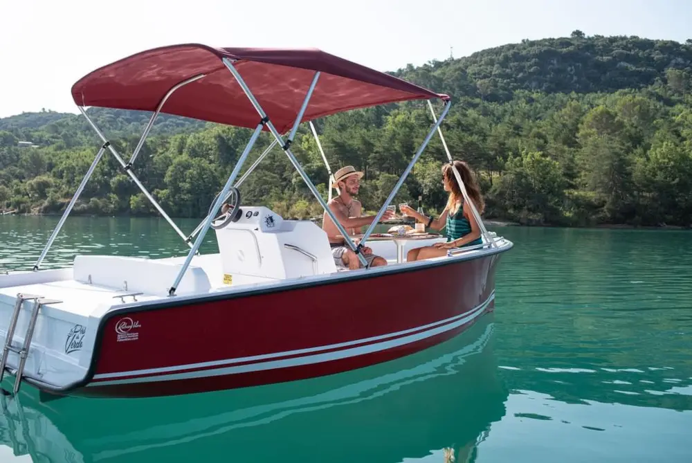 Bateau Sensas sur l'eau
