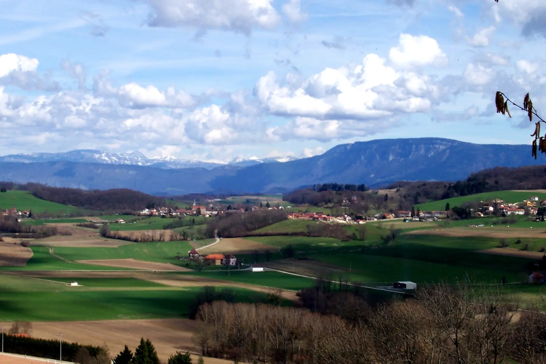 Vue des 3 croix à Paladru sur parcours trail n°66 Côte simandre