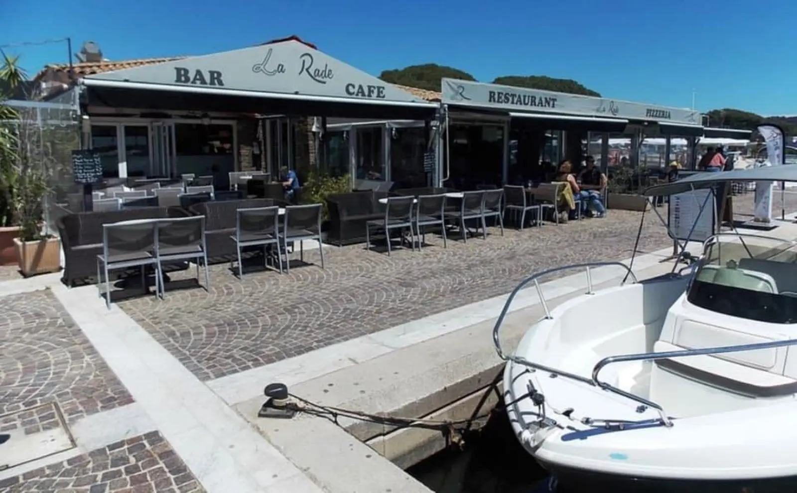 Restaurant La Rade sur le port Miramar