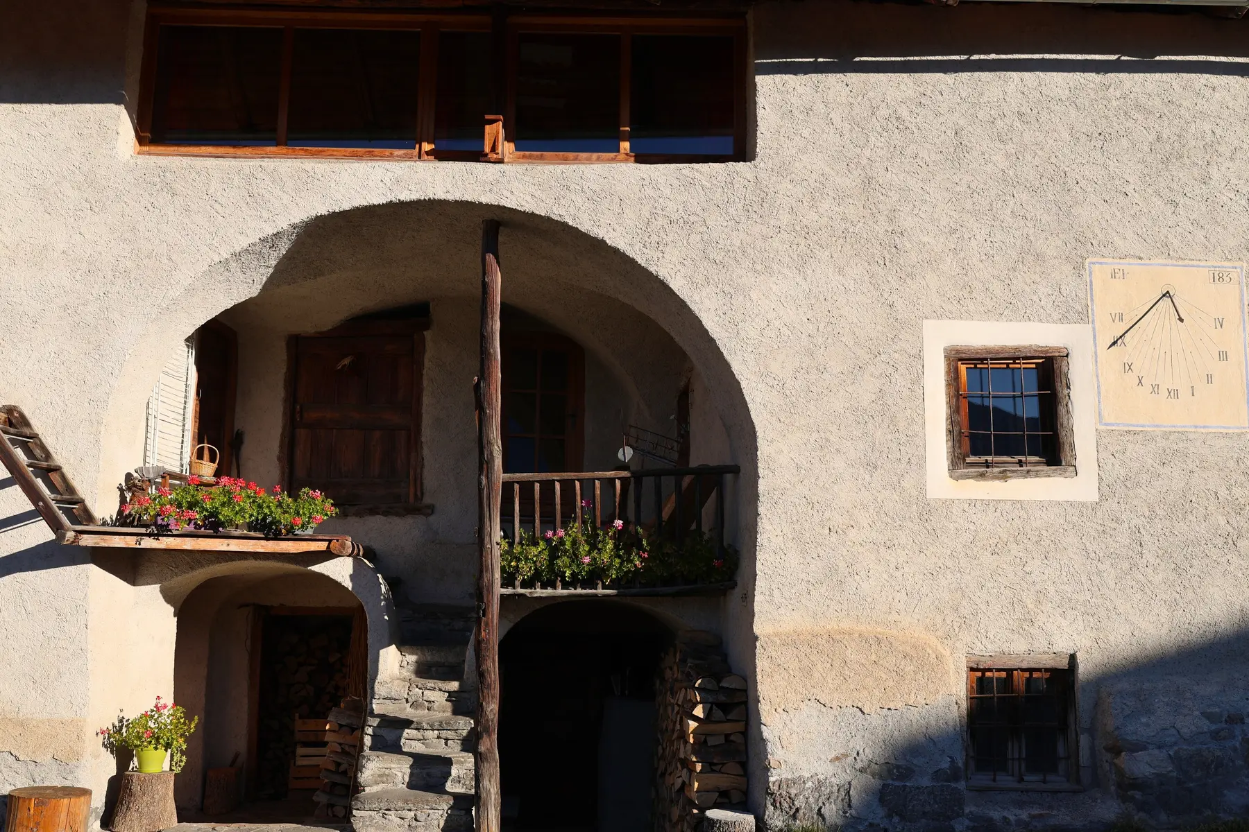 Cadran solaire dans le hameau de Puy Chalvin