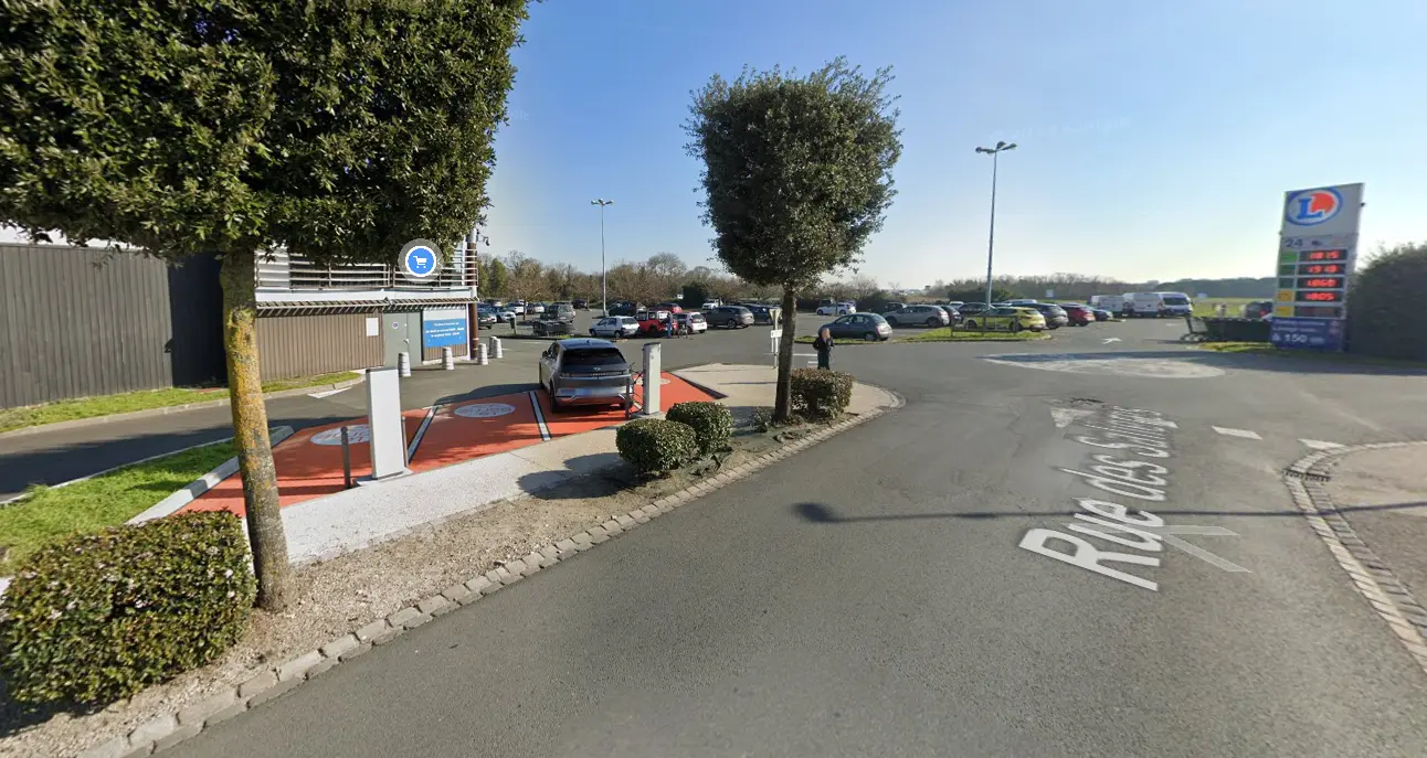 Parking Leclerc Saint-Martin, borne de recharge