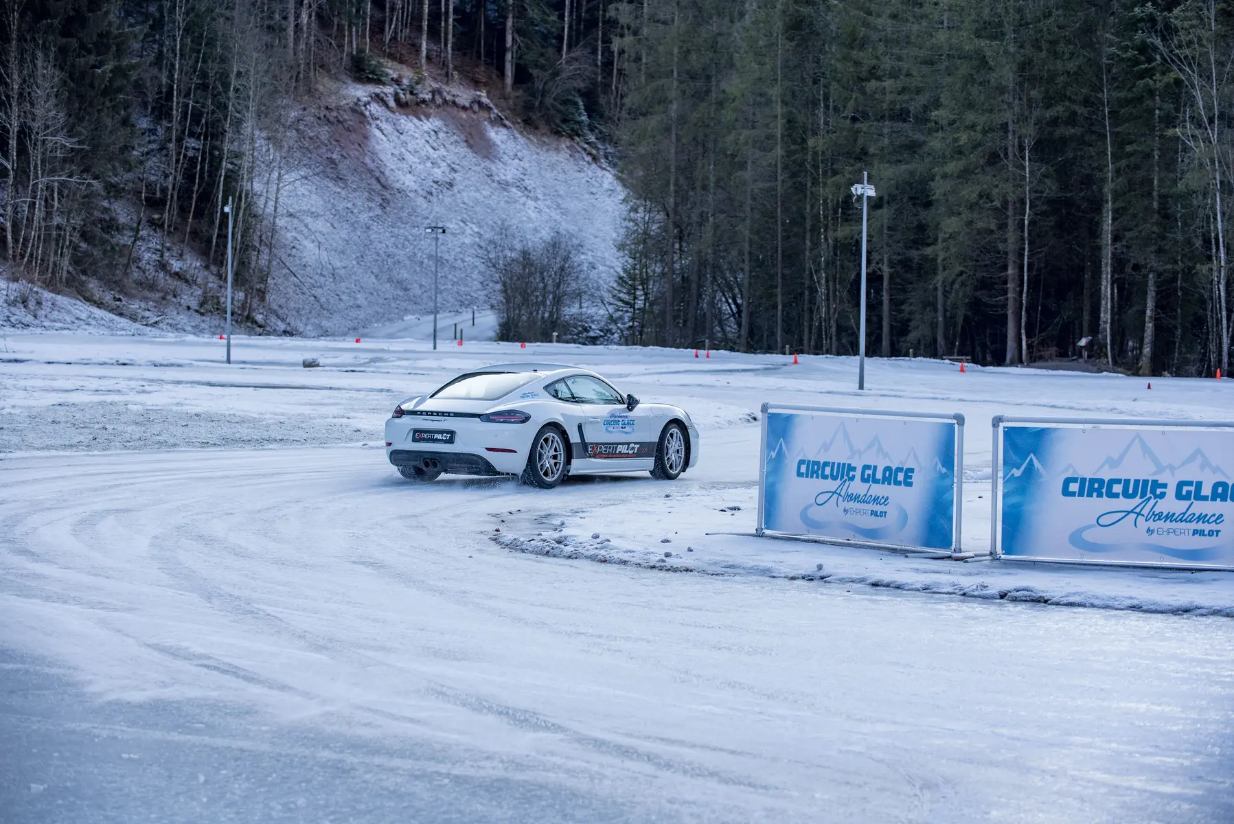 Stage de conduite sur glace à Abondance - Porsche Cayman