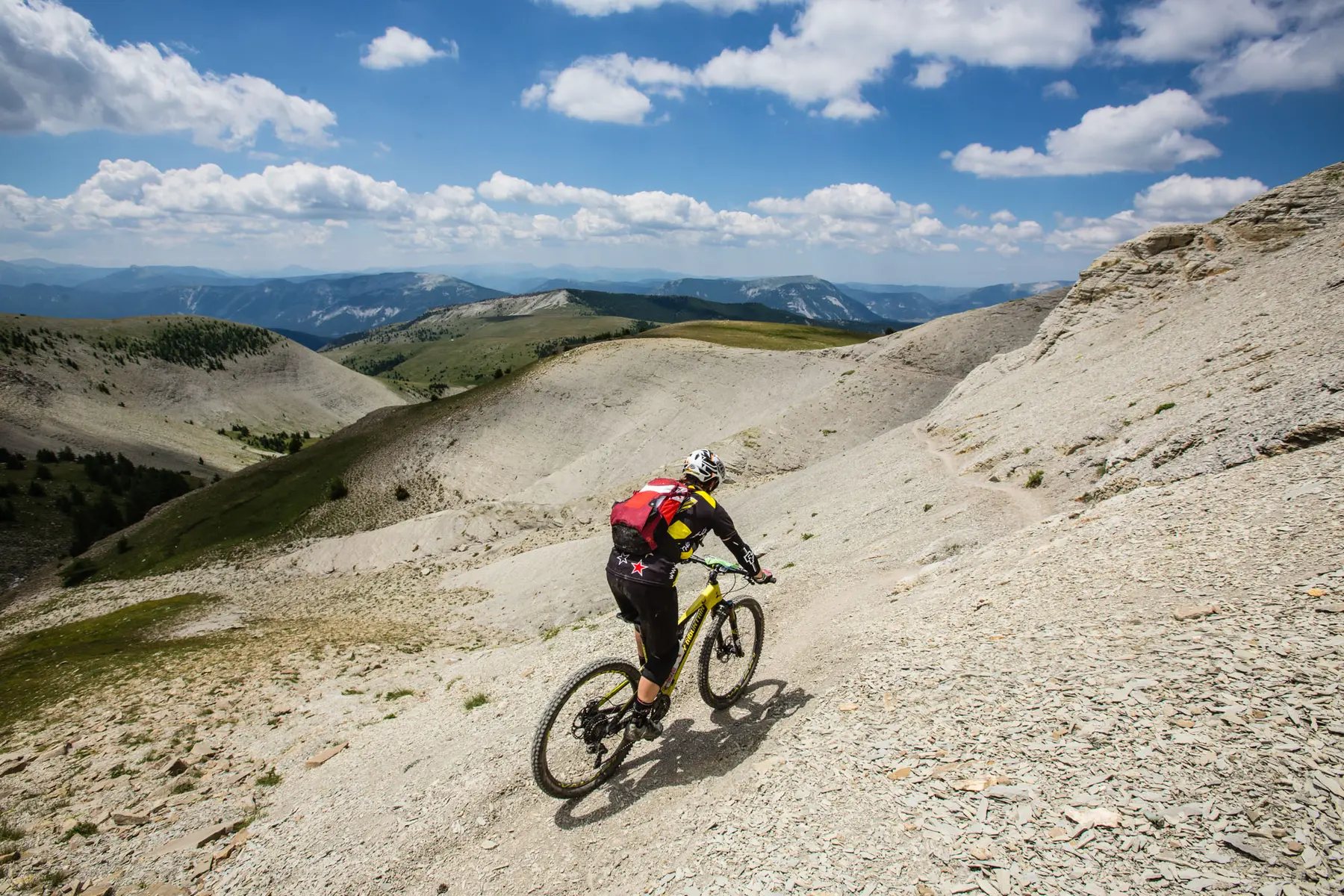 Descente spectaculaire vers La Colle-Saint-Michel