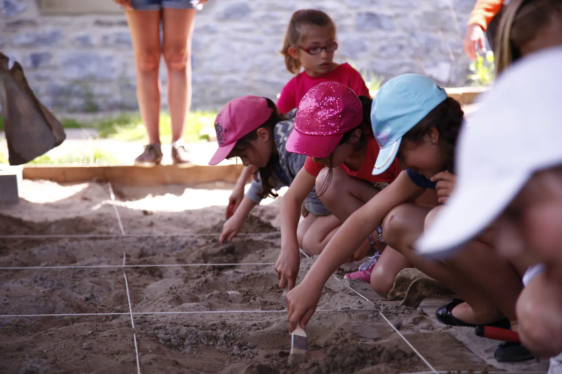 Atelier fouille archéologique au Musée de Préhistoire et Géologie de Sciez (74)