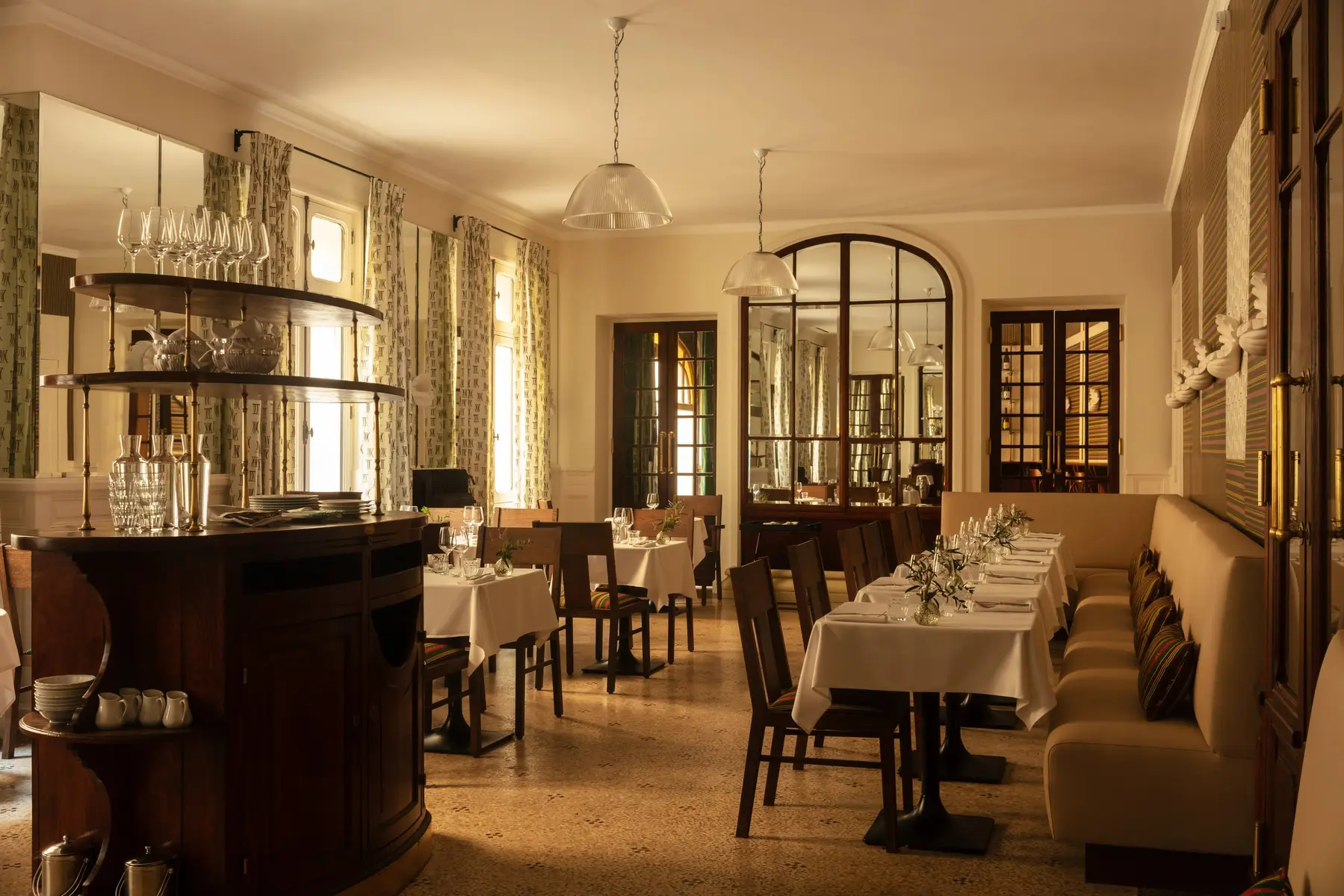 Salle du restaurant du Grand Hôtel Nord-Pinus