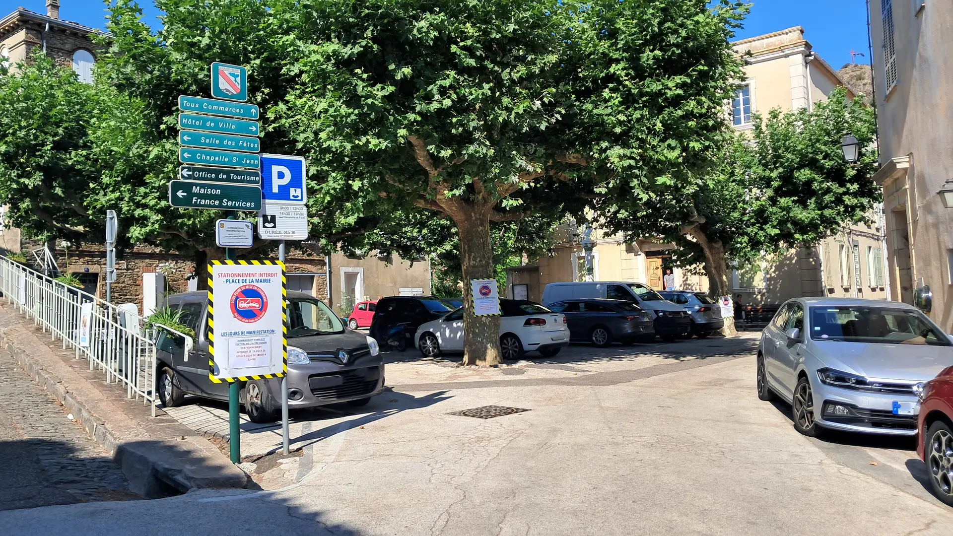 Parking Place de la Mairie_La Garde-Freinet