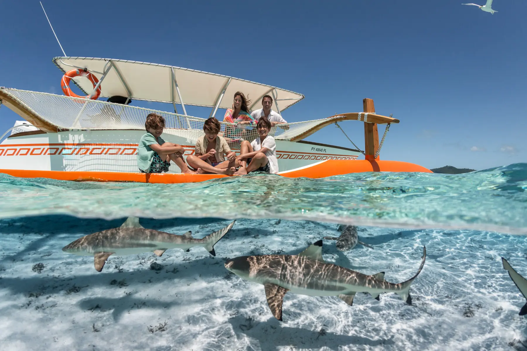 La Plage Bora Bora - Excursion à bord d’une pirogue traditionnelle avec un déjeuner sur le Motu