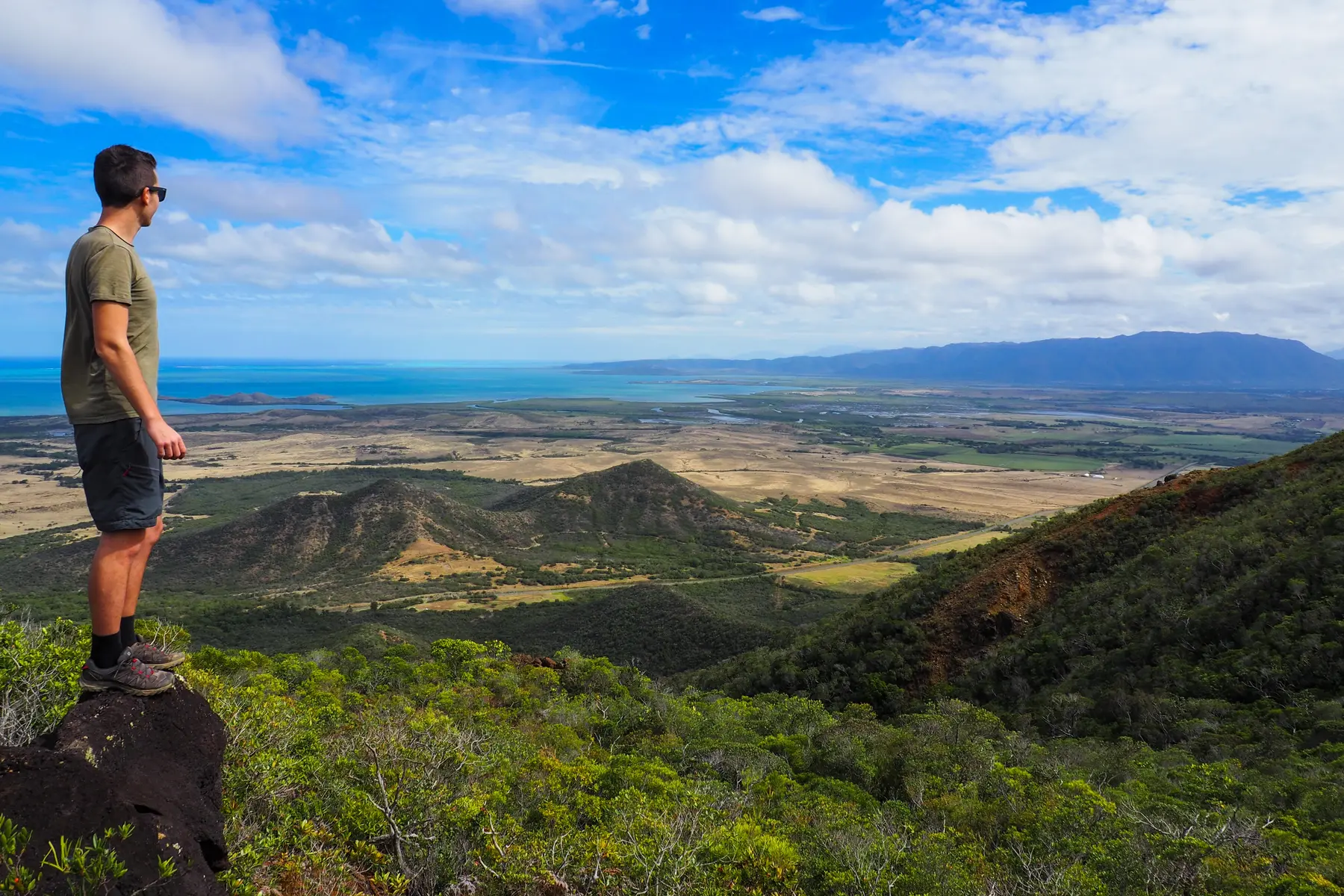plateau de Tia, Pouembout, Espace de l'Ouest, Wake up & Travel