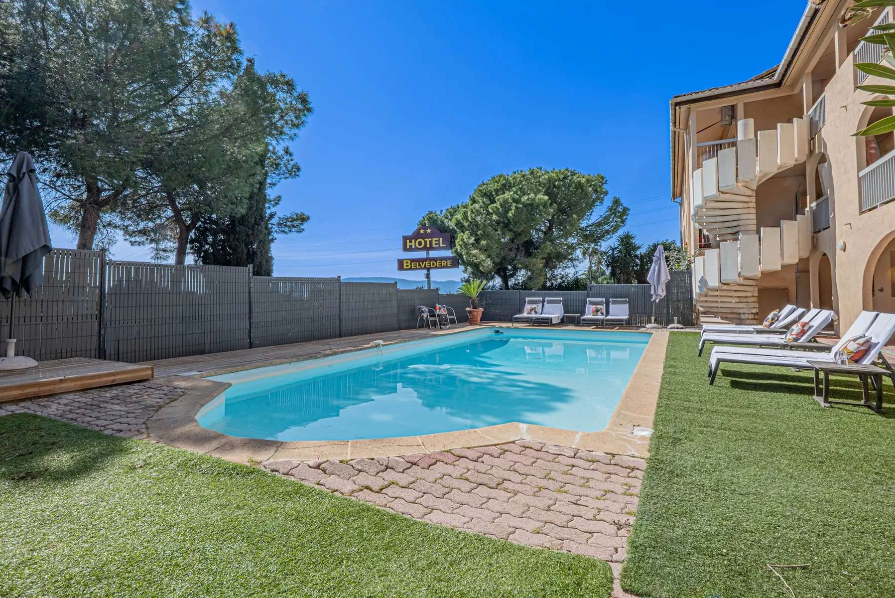 Piscine de l'hôtel Belvédère à Mougins