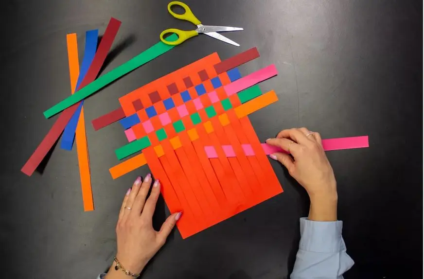 Atelier tissage de papier famillles